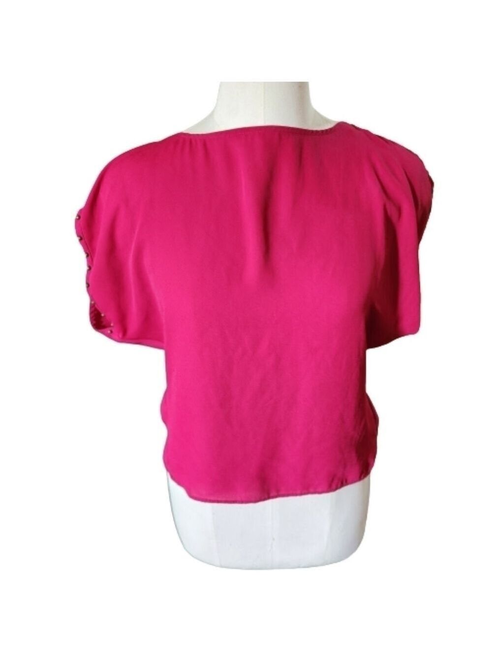 Forever 21 short sleeves blouse brass pearls detail color pink size medium